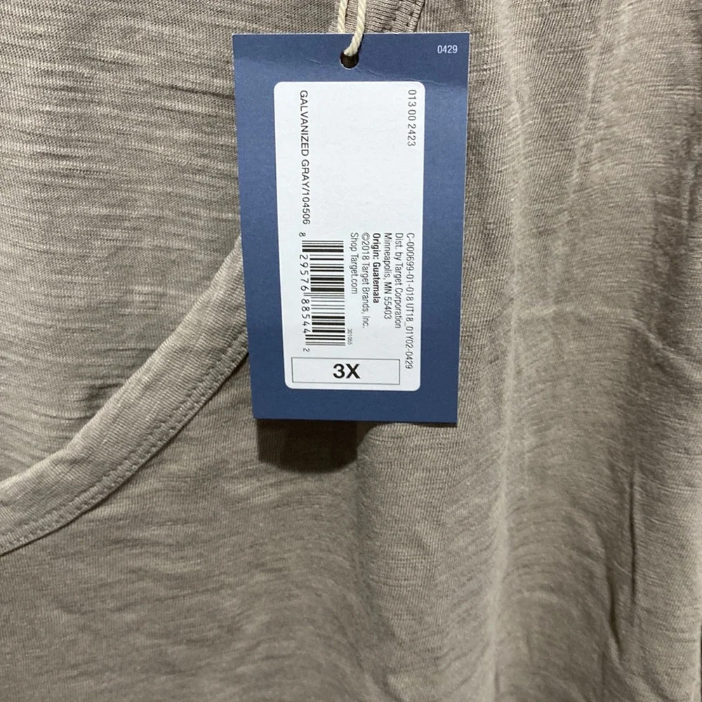 NWT universal thread tee - Picture 3 of 6